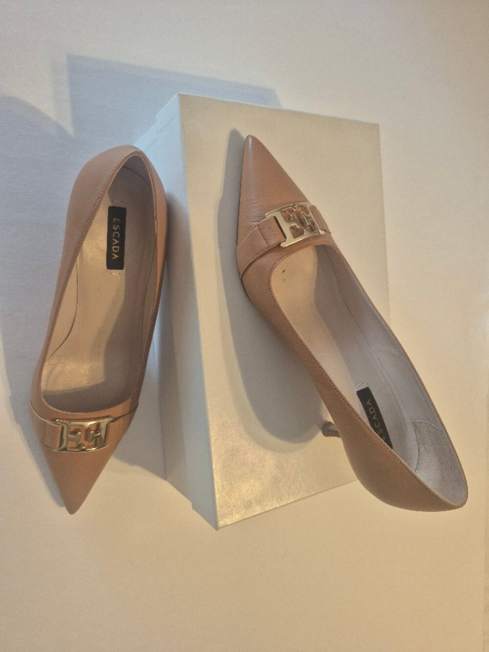 Escada leather kitten heels Pecan color with gold EE logo size 7.5